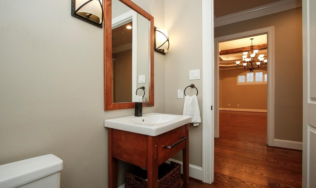 15 Champion Villa Dr, Houston TX  77069-1428 exterior