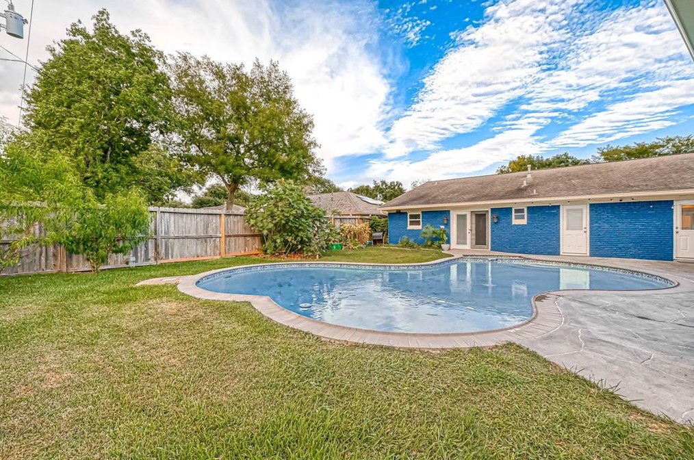 10926 Endicott Ln, Houston TX 77035-3120 exterior