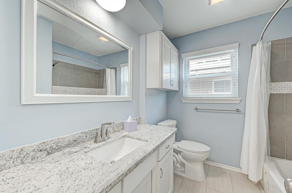 10926 Endicott Ln, Houston TX 77035-3120 exterior