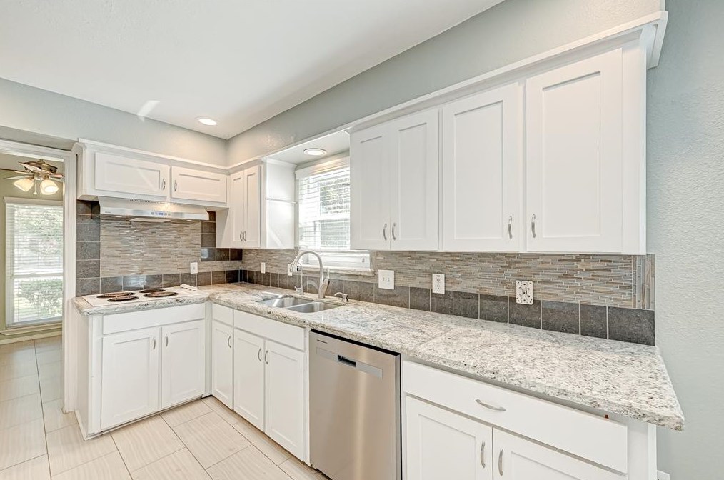 10926 Endicott Ln, Houston TX 77035-3120 exterior