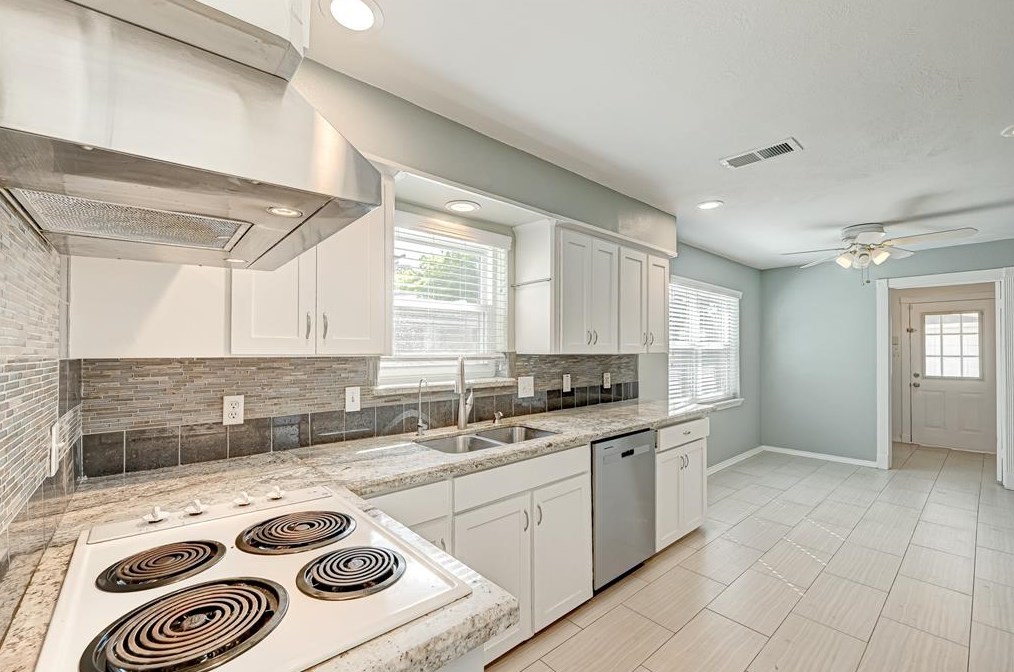 10926 Endicott Ln, Houston TX 77035-3120 exterior