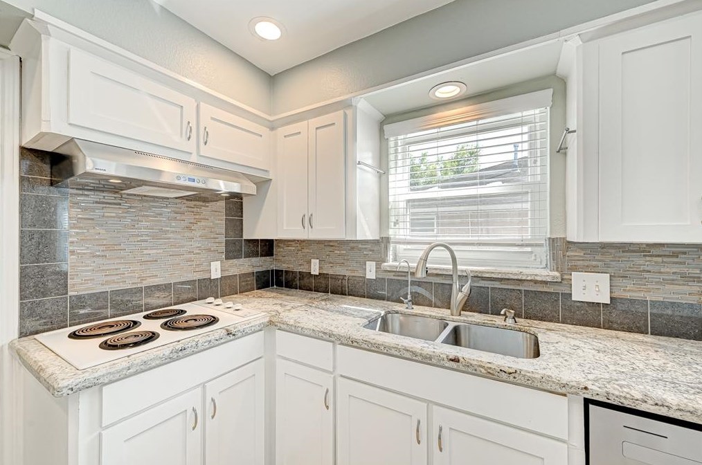 10926 Endicott Ln, Houston TX 77035-3120 exterior