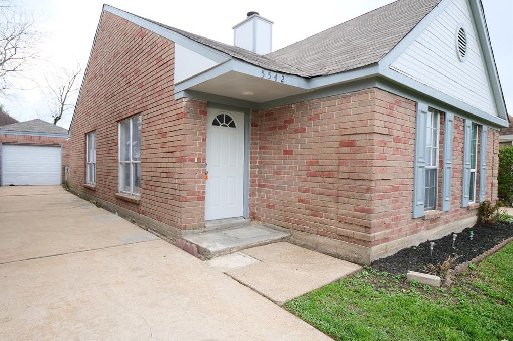 5542 Santrey Dr, Houston TX  77084-1724 exterior