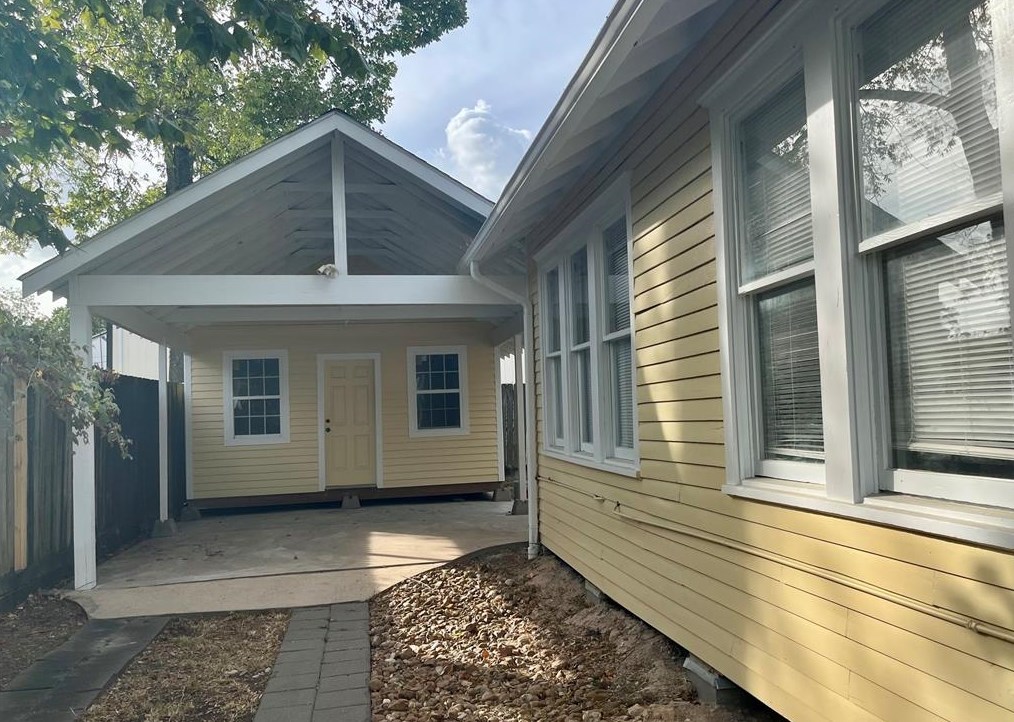 404 Cosmos St, Houston TX  77009-5608 exterior