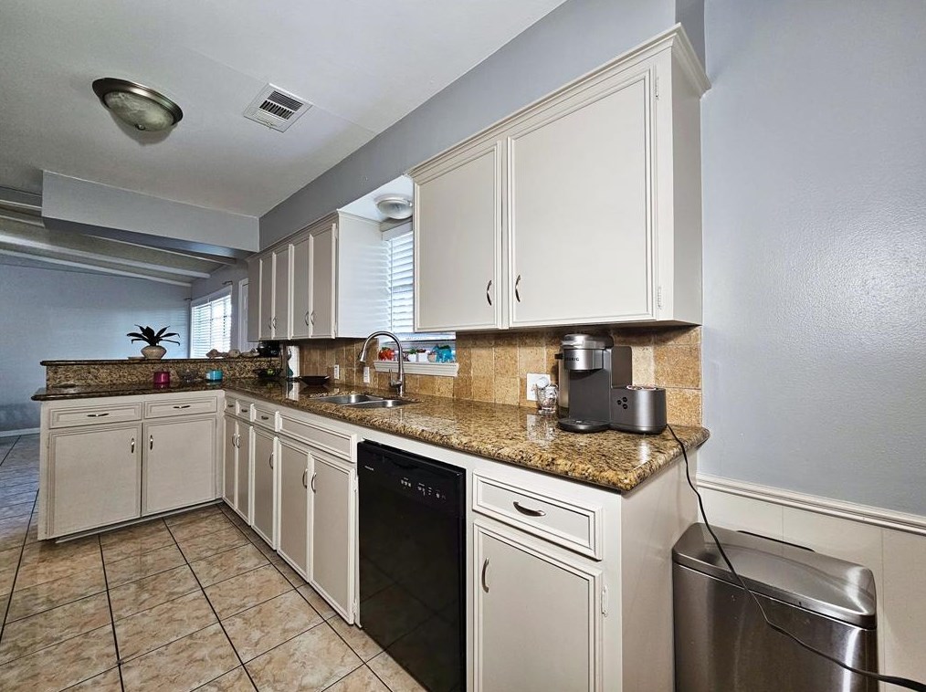 7710 Arrowhead Ln, Houston TX 77075-3706 exterior