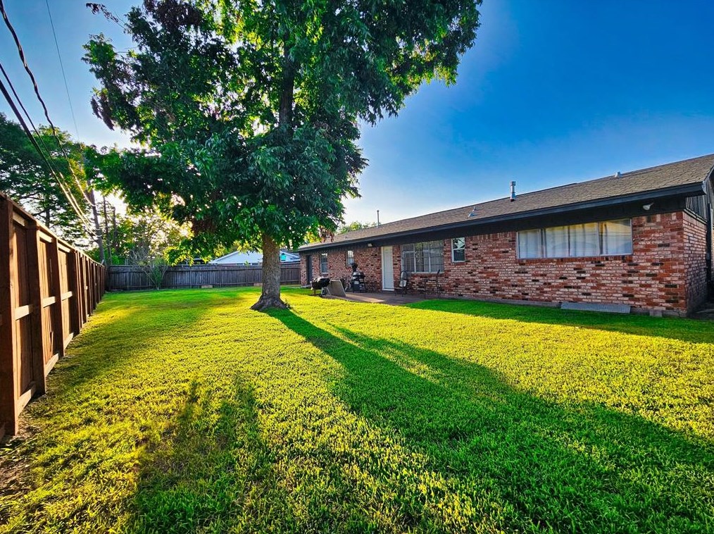 7710 Arrowhead Ln, Houston TX 77075-3706 exterior