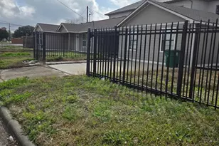 4718 Teton St, Houston, TX 77033 - Photo 13