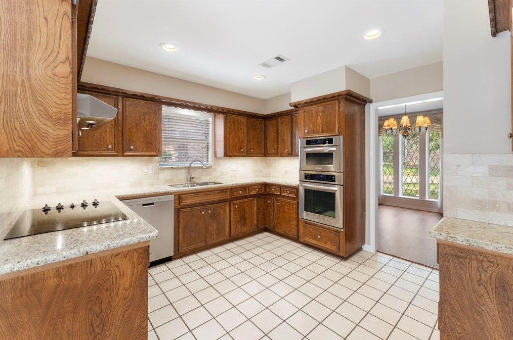 5315 Coral Gables Dr, Houston TX  77069-2602 exterior