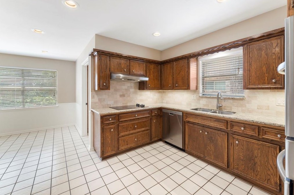 5315 Coral Gables Dr, Houston TX  77069-2602 exterior