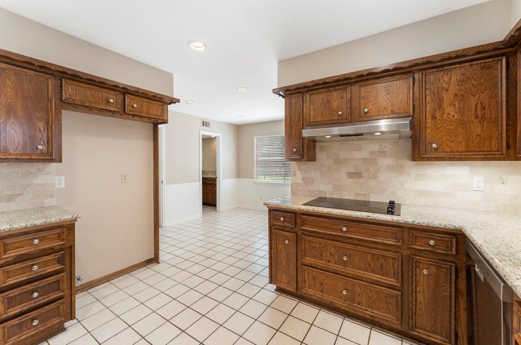 5315 Coral Gables Dr, Houston TX  77069-2602 exterior