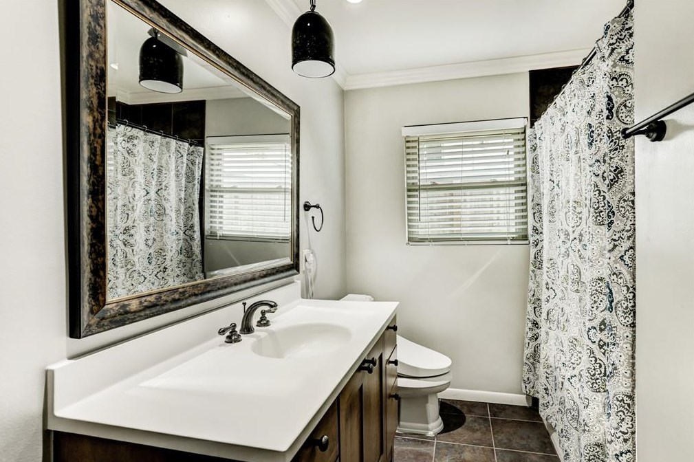 9310 Olathe St, Houston TX  77055-4408 exterior