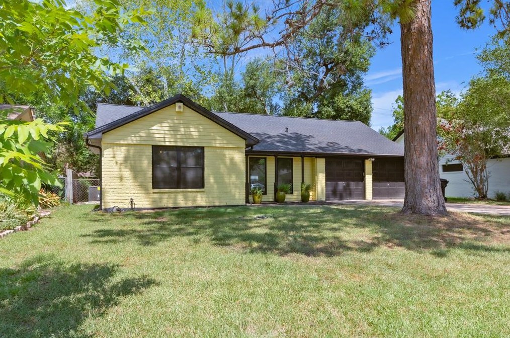 2015 Ganyard Dr, Houston TX  77043-2404 exterior