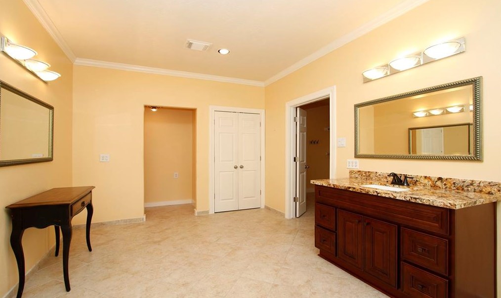57 Champion Villa Dr, Houston TX  77069-1426 exterior