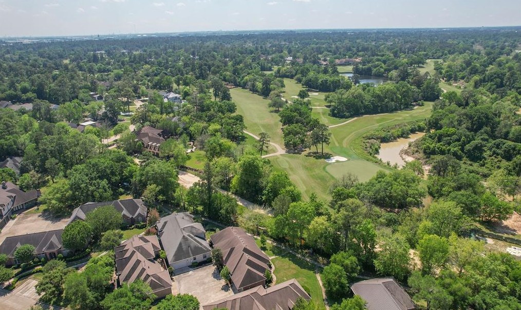 57 Champion Villa Dr, Houston TX  77069-1426 exterior