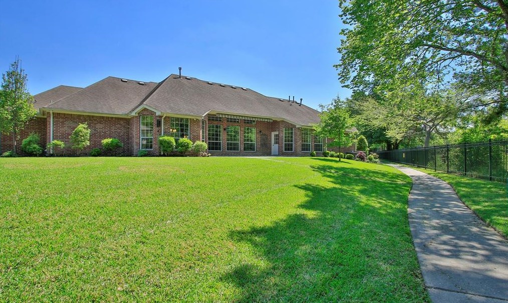 57 Champion Villa Dr, Houston TX  77069-1426 exterior
