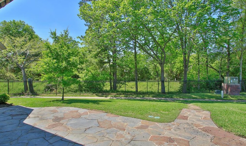 57 Champion Villa Dr, Houston TX  77069-1426 exterior