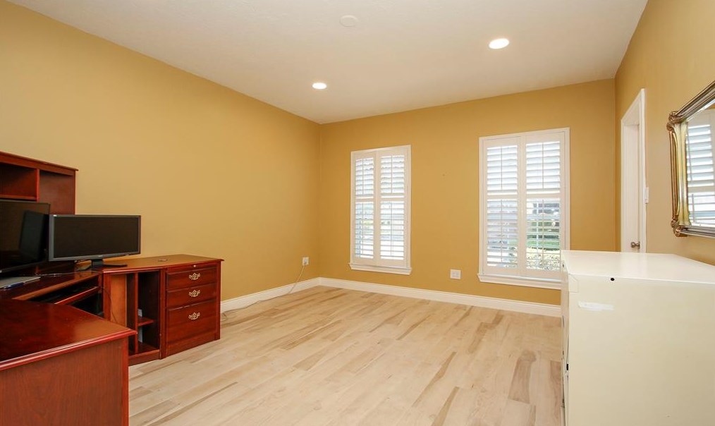 57 Champion Villa Dr, Houston TX  77069-1426 exterior
