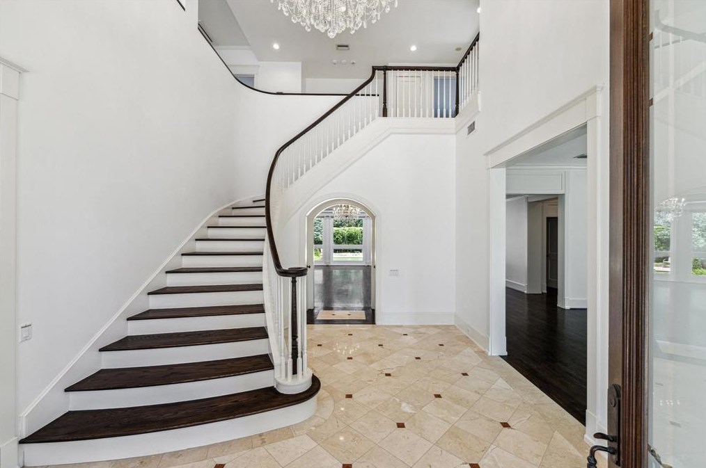 422 Piney Point Rd, Houston TX  77024-6502 exterior