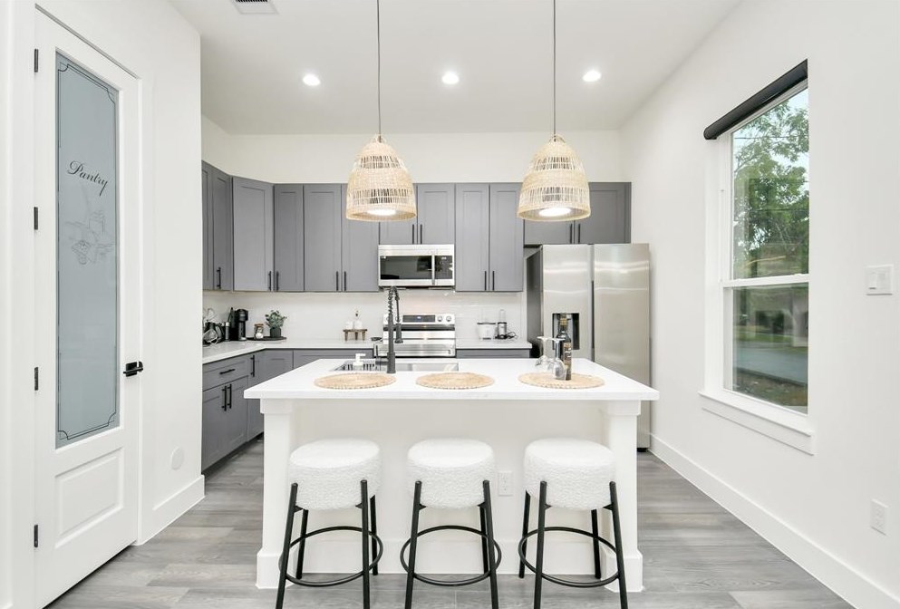 4802 Angleton St, Houston TX  77033-3820 exterior