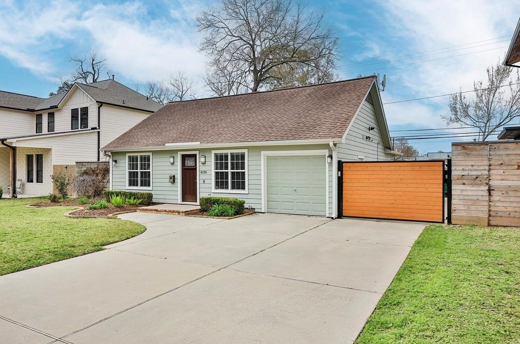 4235 Apollo St, Houston TX  77018-4310 exterior