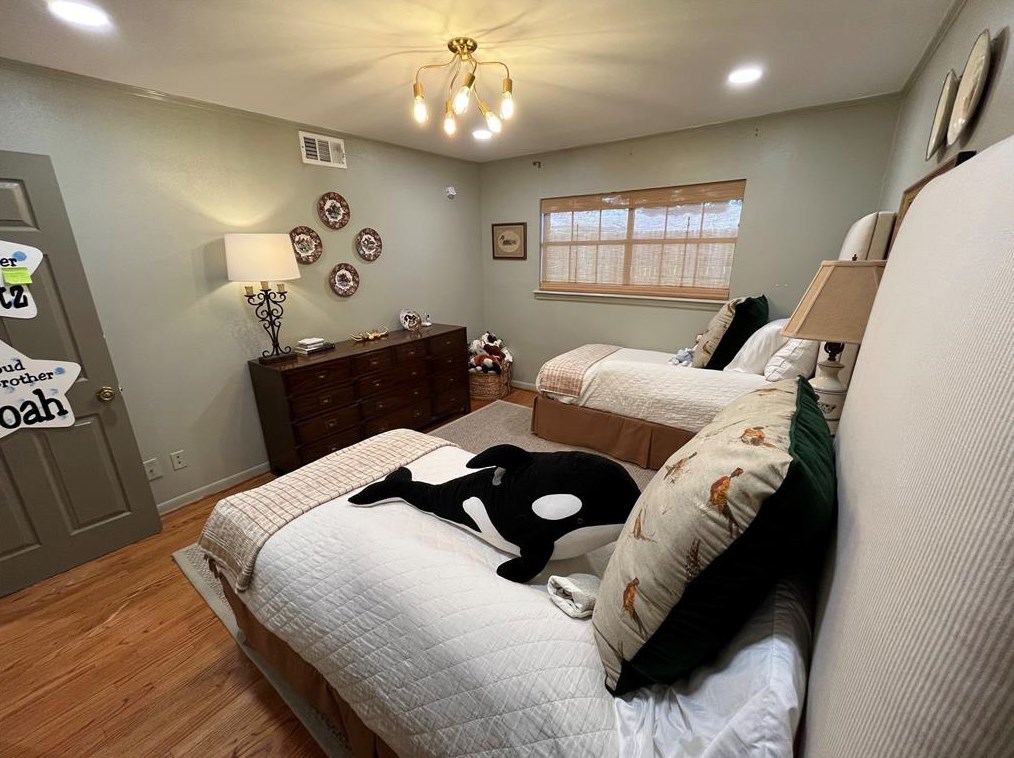 7918 Skyline Dr, Houston TX  77063-6124 exterior