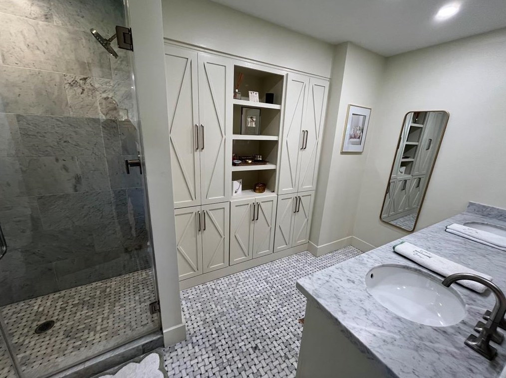 7918 Skyline Dr, Houston TX  77063-6124 exterior