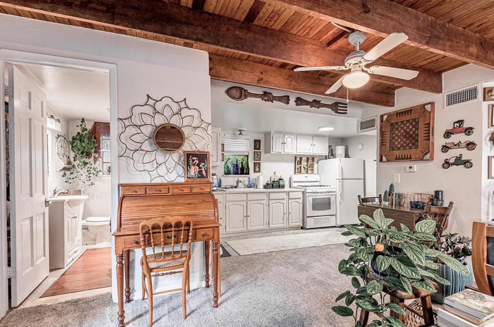 1427 15th St, Huntsville TX  77340-4429 exterior