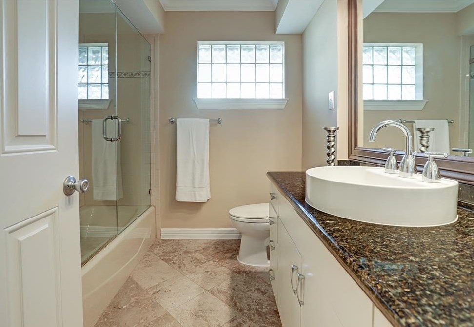 5335 Yarwell Dr, Houston TX  77096-5329 exterior