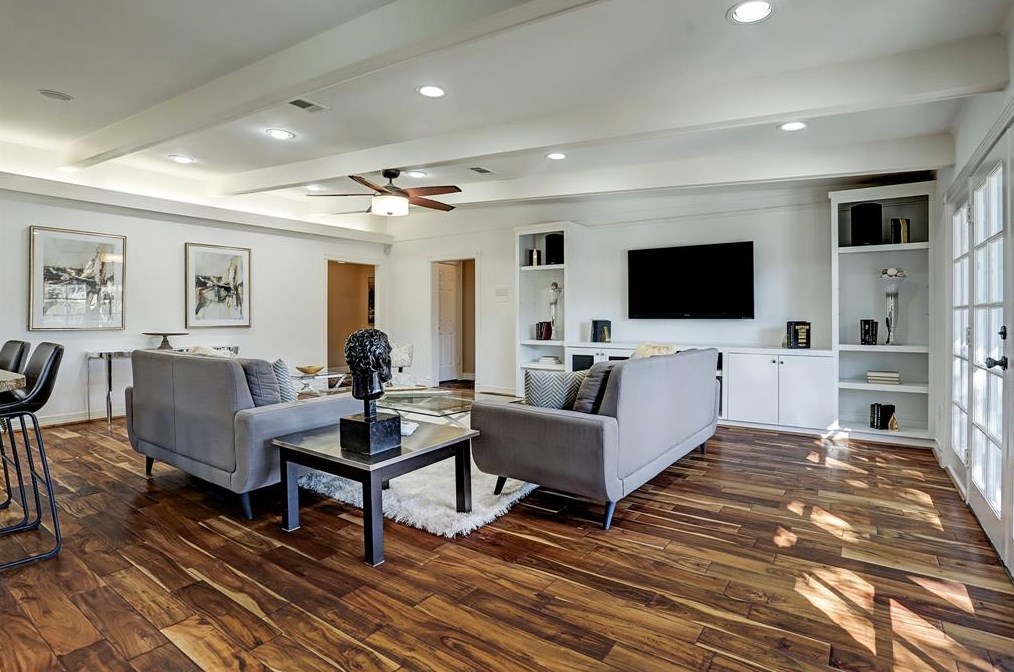 5335 Yarwell Dr, Houston TX  77096-5329 exterior