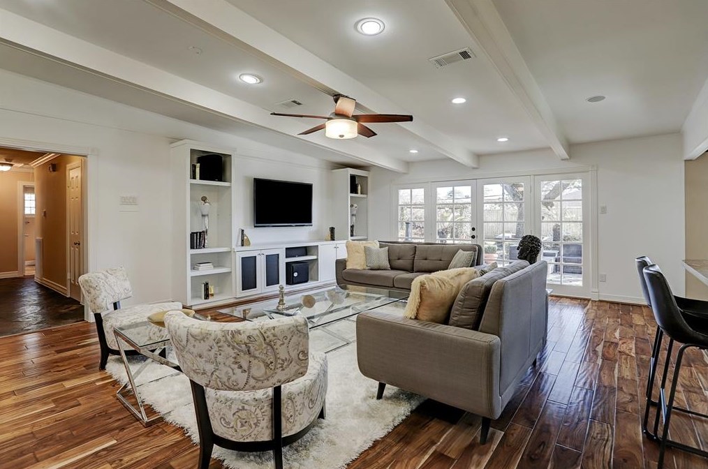5335 Yarwell Dr, Houston TX  77096-5329 exterior