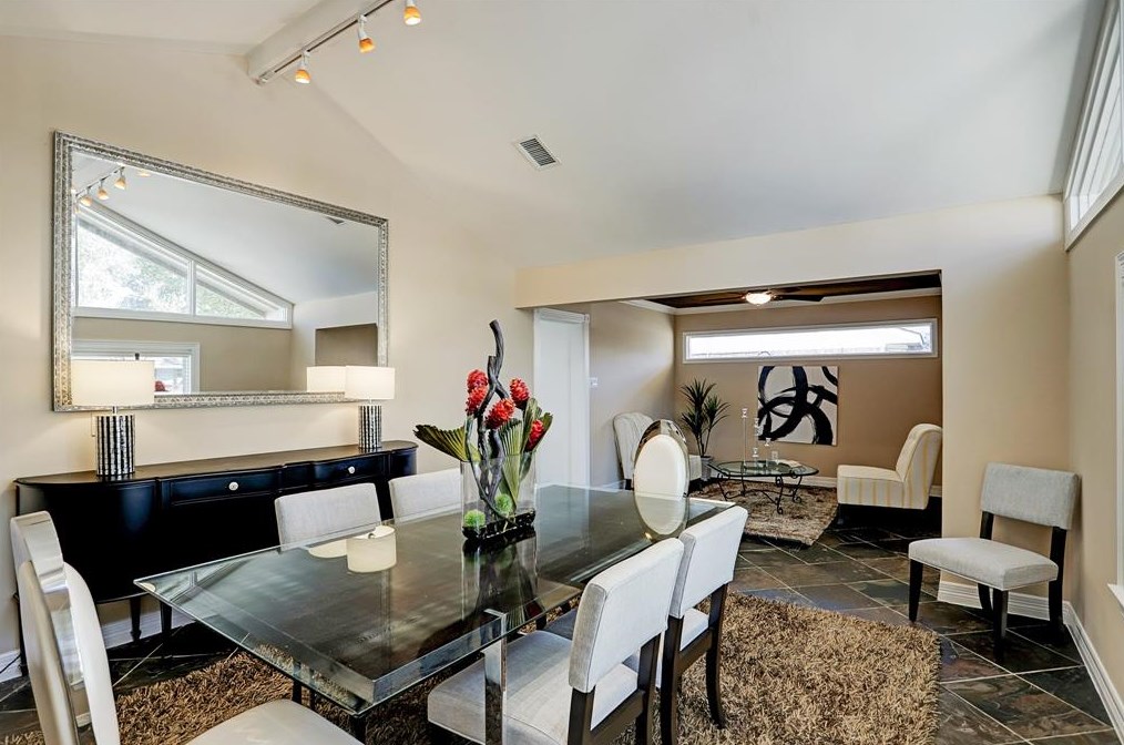 5335 Yarwell Dr, Houston TX  77096-5329 exterior