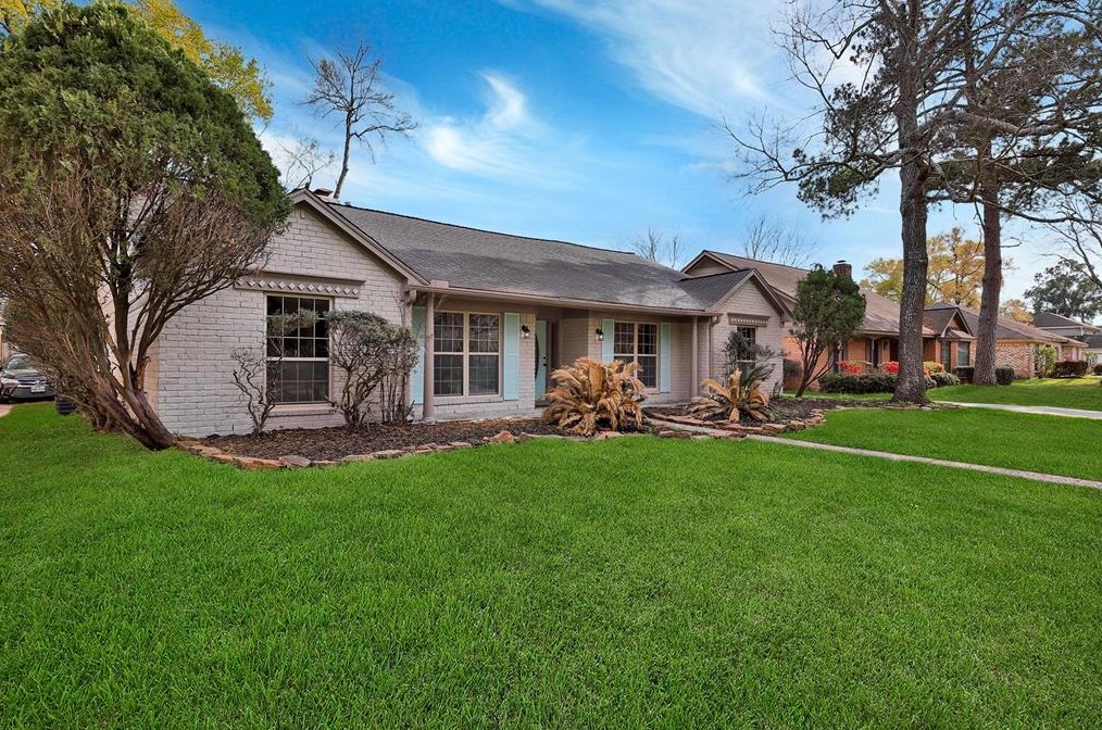 727 Rustyleaf Ln, Houston TX  77090-2742 exterior