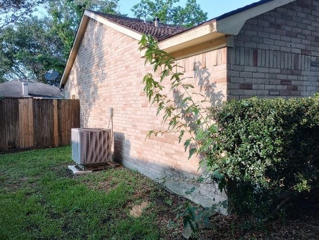 7230 Winding Trace Dr, Houston TX  77086-1856 exterior