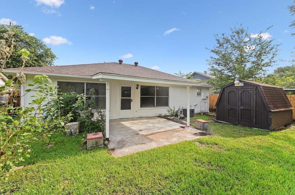 3615 Lancaster Walk Dr, Houston TX  77066-4104 exterior