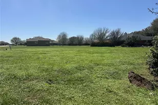 102 Bobolink Dr, Bastrop, TX 78602 - Photo 1