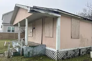 1315 52nd St, Galveston, TX 77551 - Photo 1