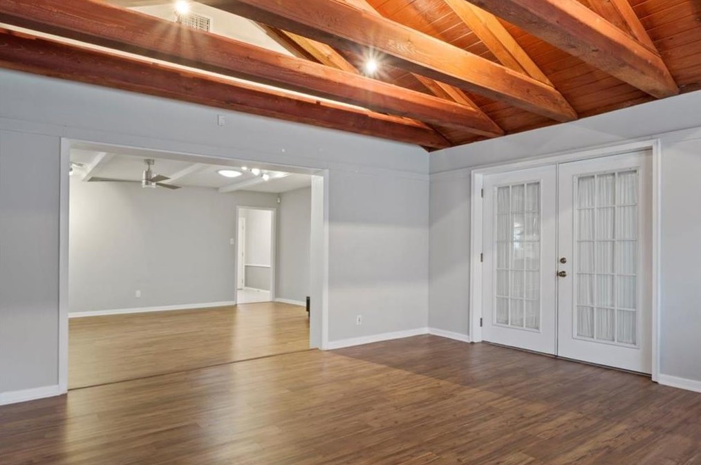 5443 Beechnut St, Houston TX  77096-1503 exterior