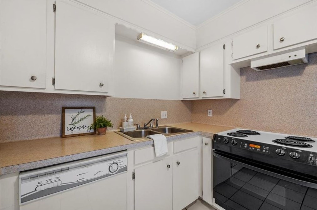 614 Normal Park Dr, Huntsville TX exterior