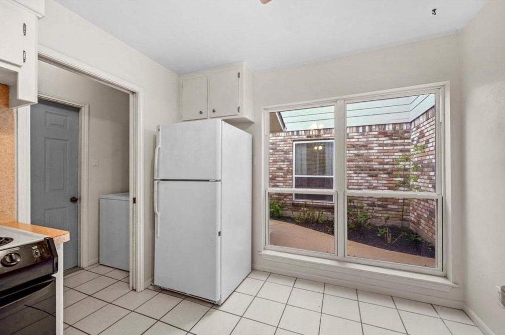 614 Normal Park Dr, Huntsville TX exterior