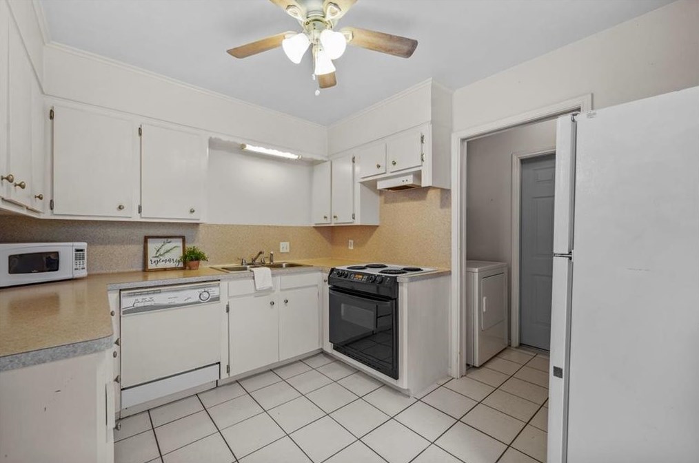 614 Normal Park Dr, Huntsville TX exterior