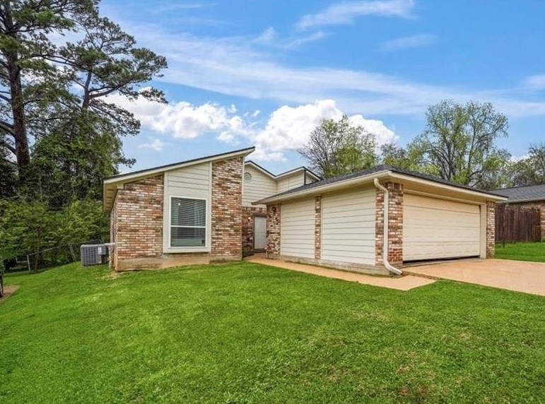 614 Normal Park Dr, Huntsville TX exterior