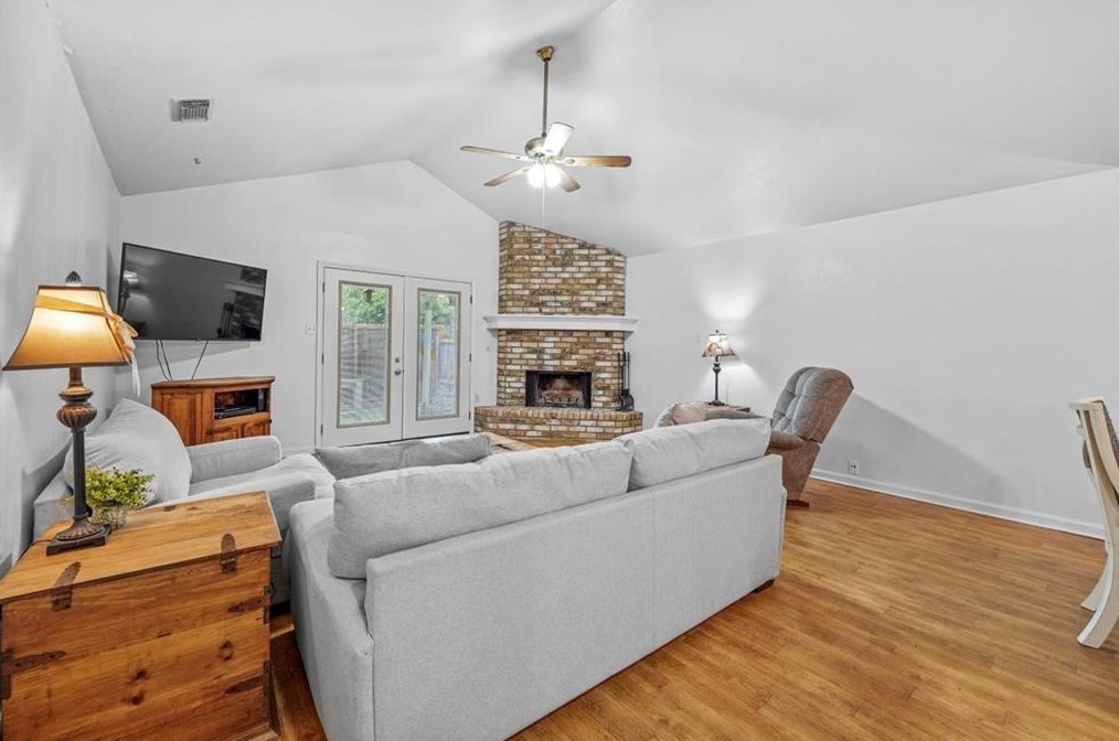 614 Normal Park Dr, Huntsville TX exterior