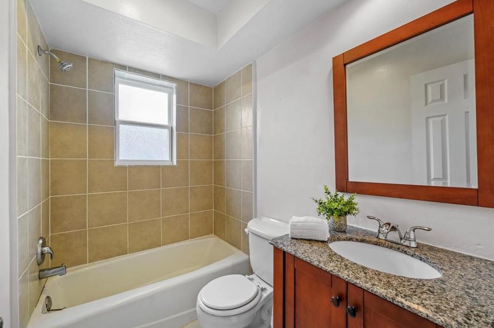 614 Normal Park Dr, Huntsville TX exterior