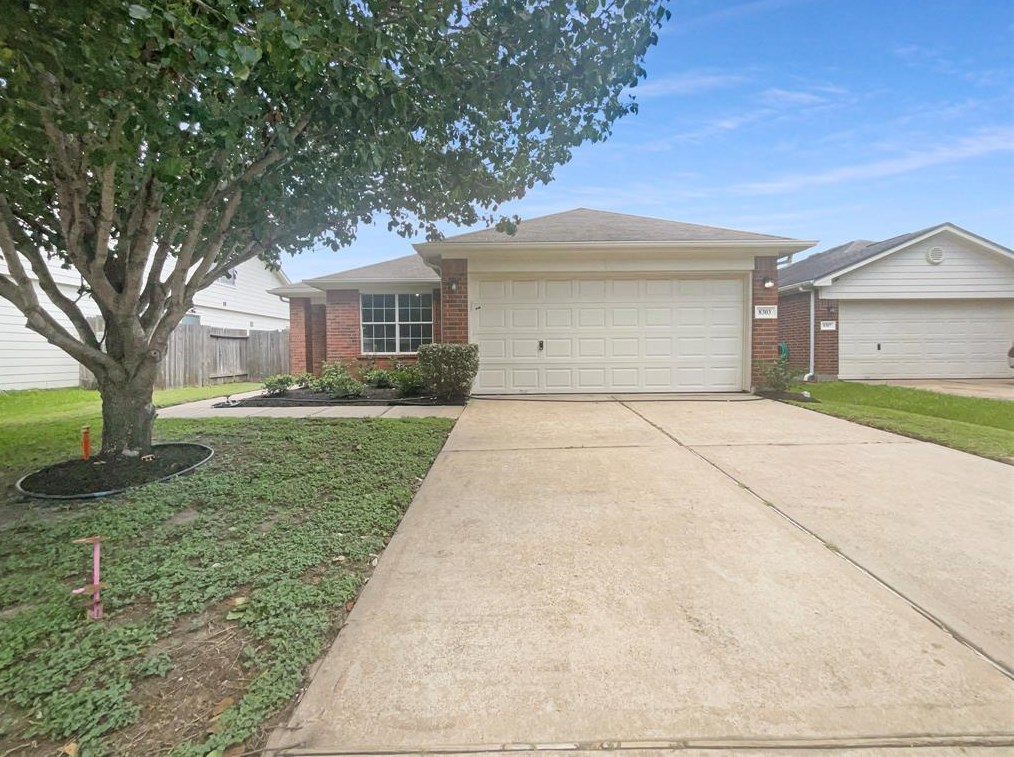 8303 Kingsbridge Meadow Dr, Houston TX  77083-7343 exterior