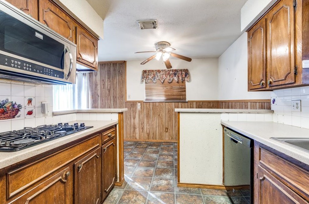 6502 Leedale, Houston TX  77016-2415 exterior