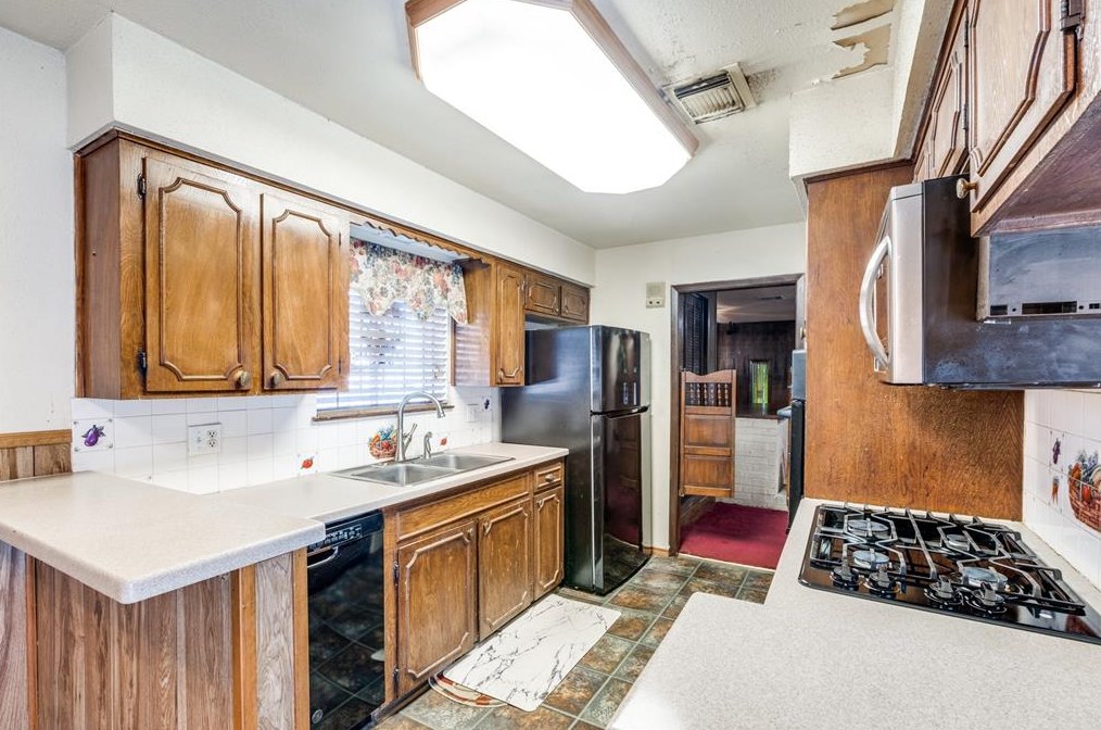 6502 Leedale, Houston TX  77016-2415 exterior