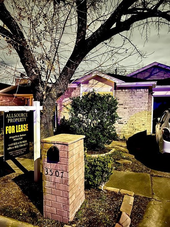 3507 Meadway Dr, Houston TX  77082-5342 exterior