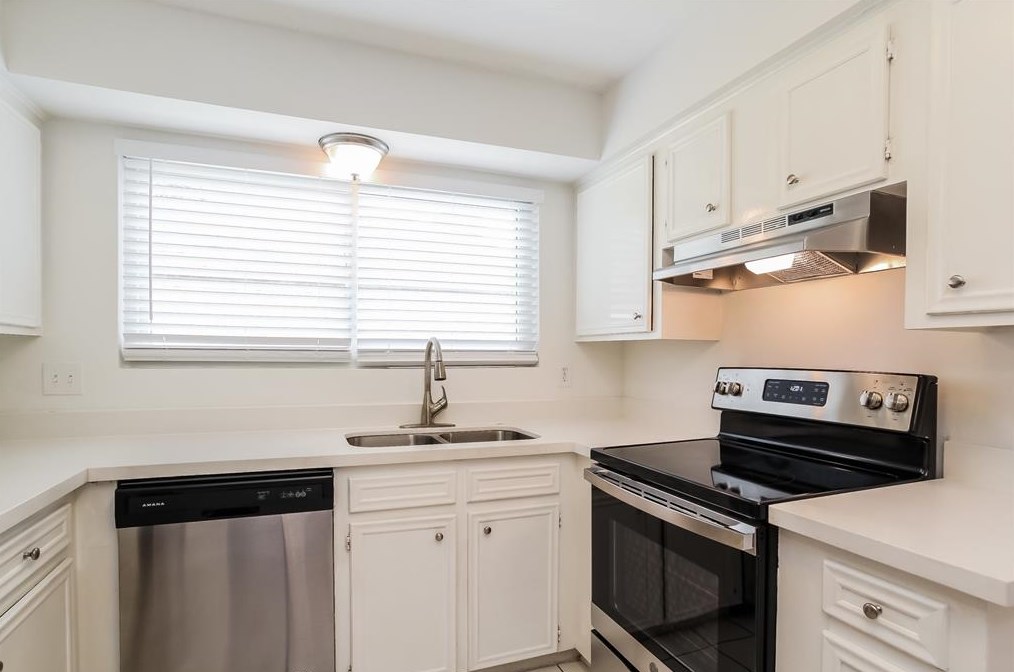 25406 Lynbriar Ln, Spring TX  77373-9153 exterior