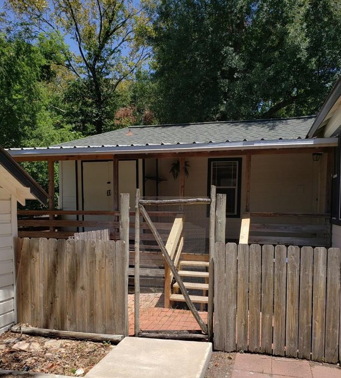 924 University Ave, Huntsville TX  77320-3950 exterior