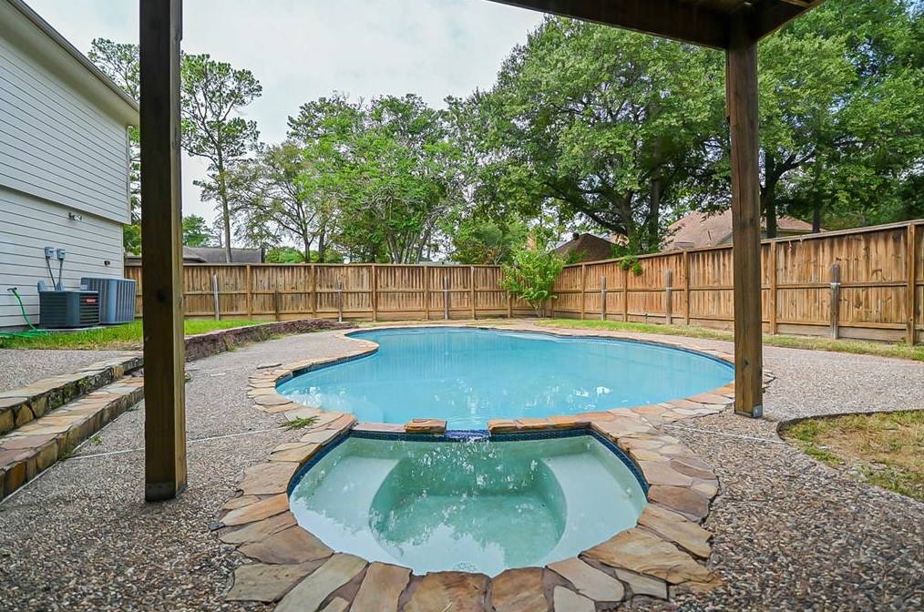 10602 Laneview Dr, Houston TX  77070-2938 exterior